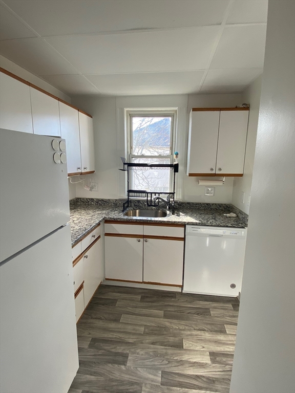 2 bed, 2 bath apartment for rent at 19 Beach Rd Unit 2, Winthrop — photo 5 of 21