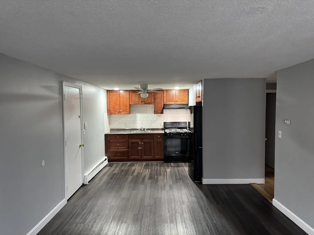 2 bed, 1 bath apartment for rent at 19 Beckford St Unit 8, Beverly — photo 2 of 7