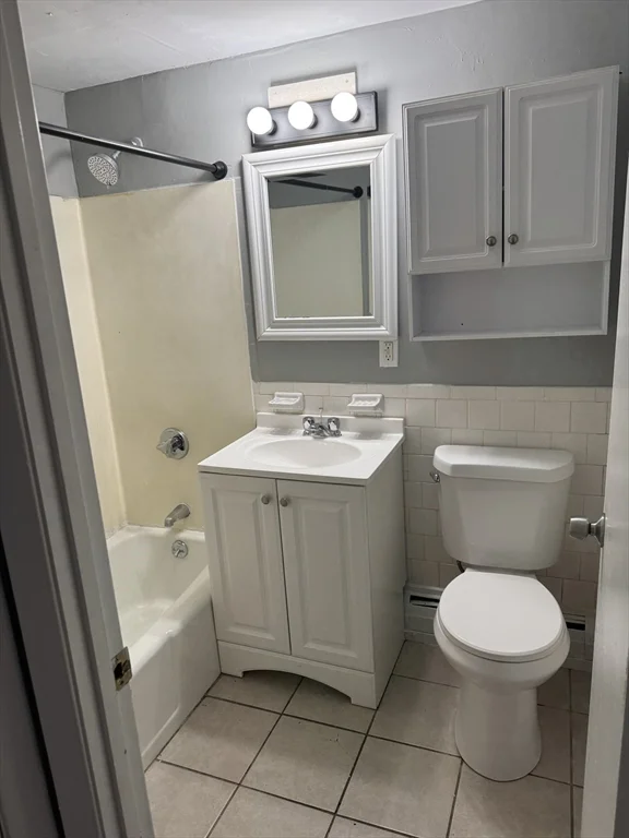 2 bed, 1 bath apartment for rent at 19 Beckford St Unit 8, Beverly — photo 3 of 7