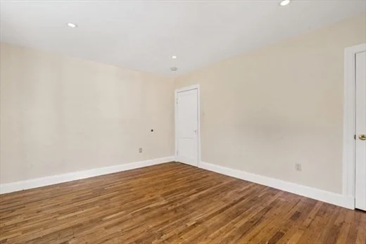 1 bed, 1 bath apartment for rent at 19 Beechcroft St Unit 2, Brighton — photo 3 of 9