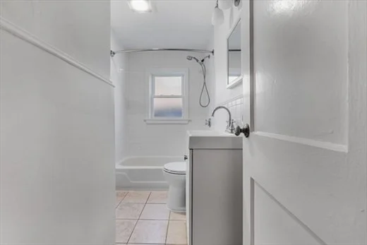 1 bed, 1 bath apartment for rent at 19 Beechcroft St Unit 2, Brighton — photo 5 of 9