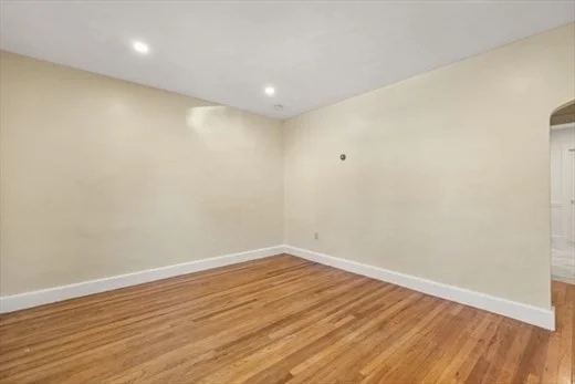 1 bed, 1 bath apartment for rent at 19 Beechcroft St Unit 2, Brighton — photo 4 of 9