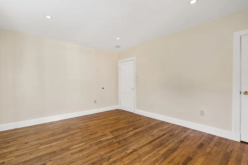 1 bed, 1 bath apartment for rent at 19 Beechcroft St Unit 2, Oak Square — photo 9 of 15