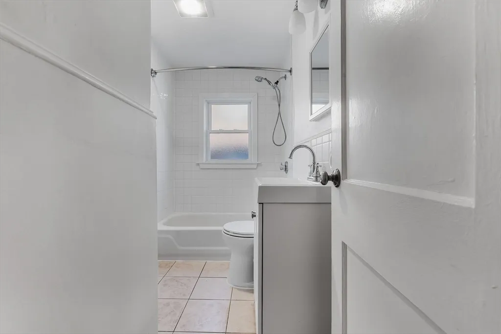 1 bed, 1 bath apartment for rent at 19 Beechcroft St Unit 2, Oak Square — photo 6 of 15