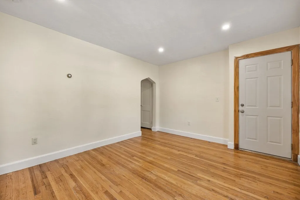 1 bed, 1 bath apartment for rent at 19 Beechcroft St Unit 2, Oak Square — photo 11 of 15