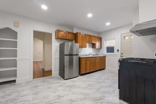 1 bed, 1 bath apartment for rent at 19 Beechcroft St Unit B, Oak Square — photo 4 of 9