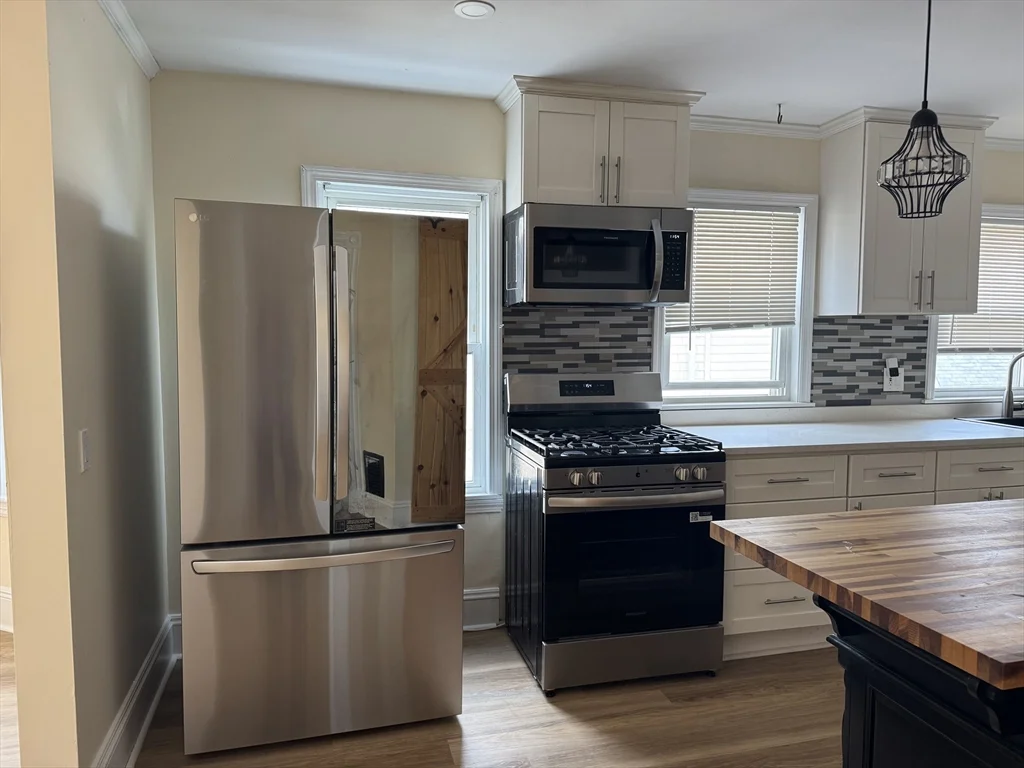 4 bed, 2 bath apartment for rent at 19 Bellingham Ave Unit 19, Everett — photo 2 of 21