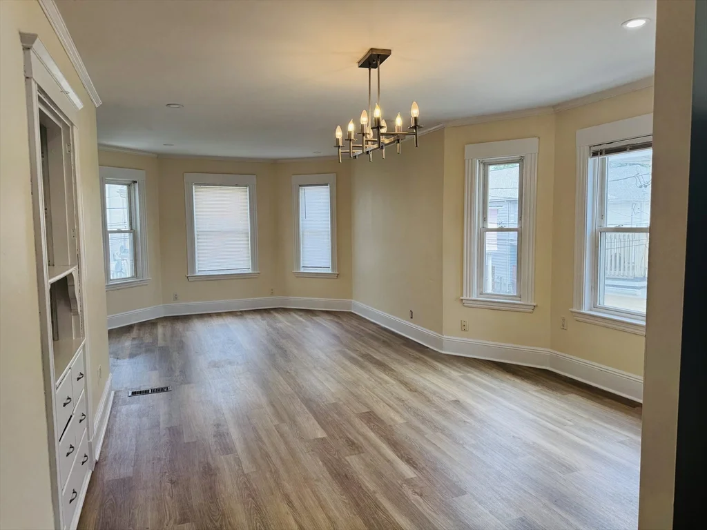 4 bed, 2 bath apartment for rent at 19 Bellingham Ave Unit 19, Everett — photo 5 of 21