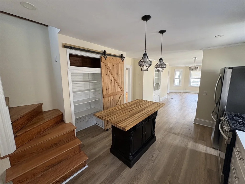 4 bed, 2 bath apartment for rent at 19 Bellingham Ave Unit 19, Everett — photo 8 of 21