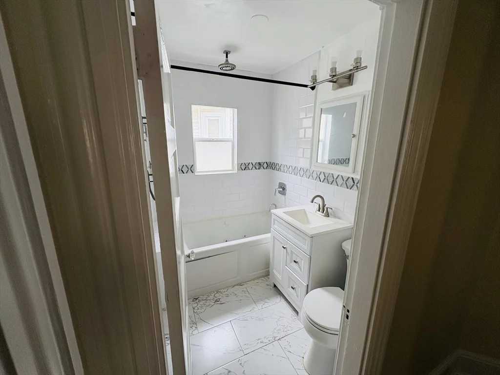 4 bed, 2 bath apartment for rent at 19 Bellingham Ave Unit 19, Everett — photo 10 of 21