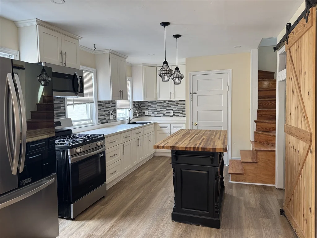 4 bed, 2 bath apartment for rent at 19 Bellingham Ave Unit 19, Everett — photo 1 of 21