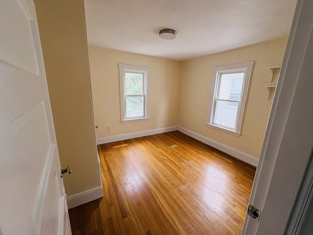 4 bed, 2 bath apartment for rent at 19 Bellingham Ave Unit 19, Everett — photo 13 of 21