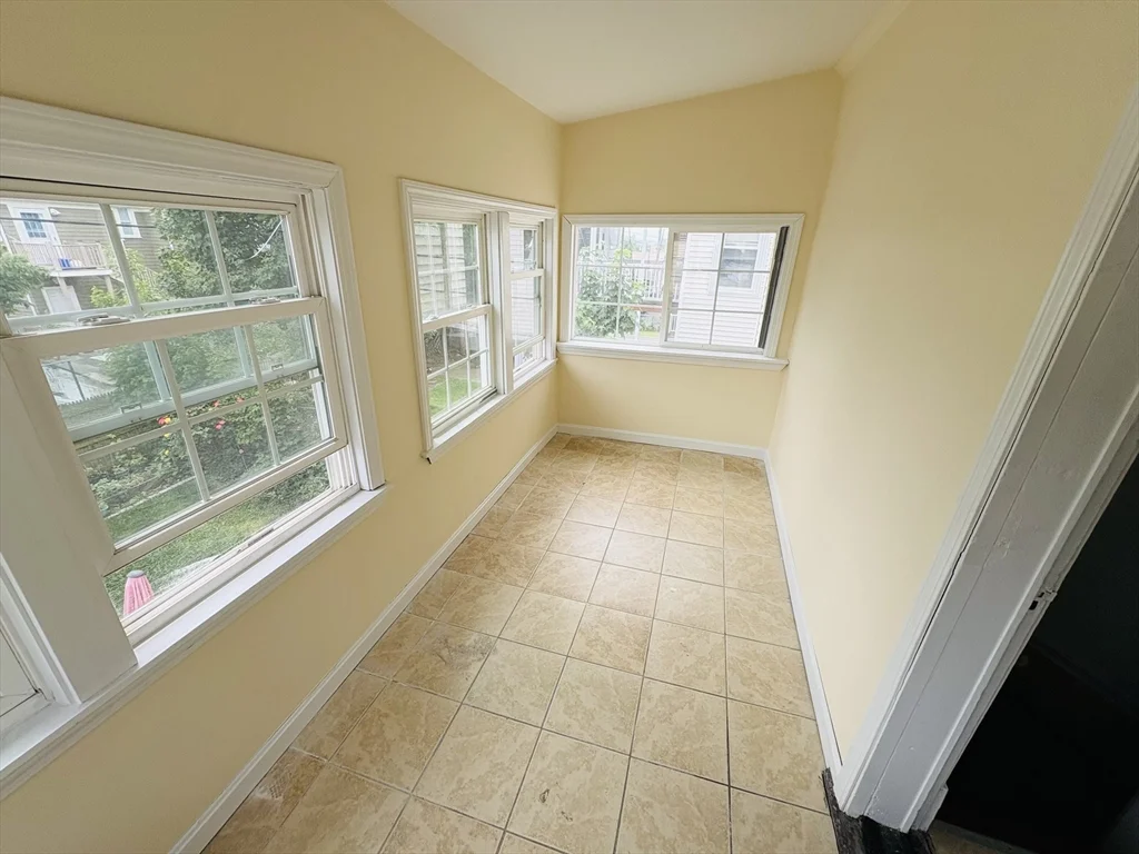 4 bed, 2 bath apartment for rent at 19 Bellingham Ave Unit 19, Everett — photo 15 of 21