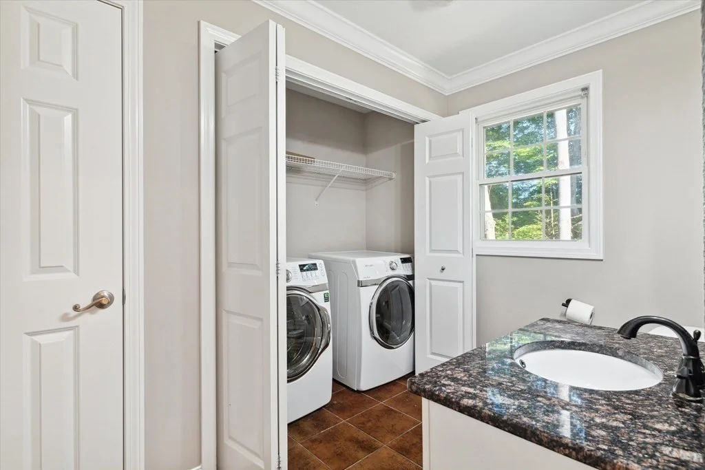 4 bed, 2 bath apartment for rent at 19 Benjamin Ln, Reading — photo 16 of 42