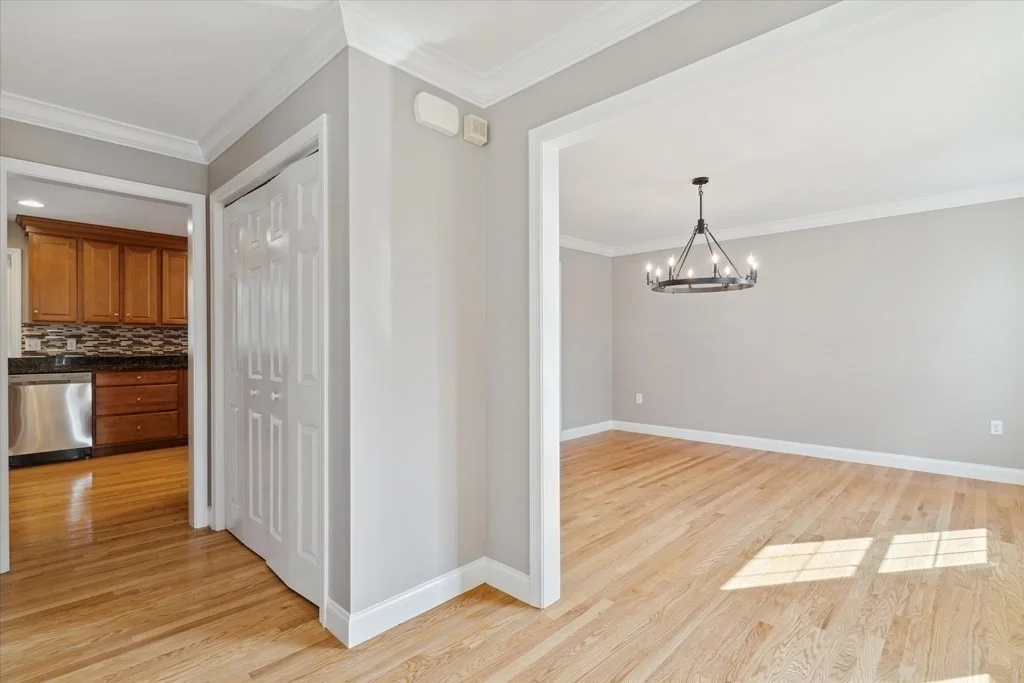 4 bed, 2 bath apartment for rent at 19 Benjamin Ln, Reading — photo 7 of 42