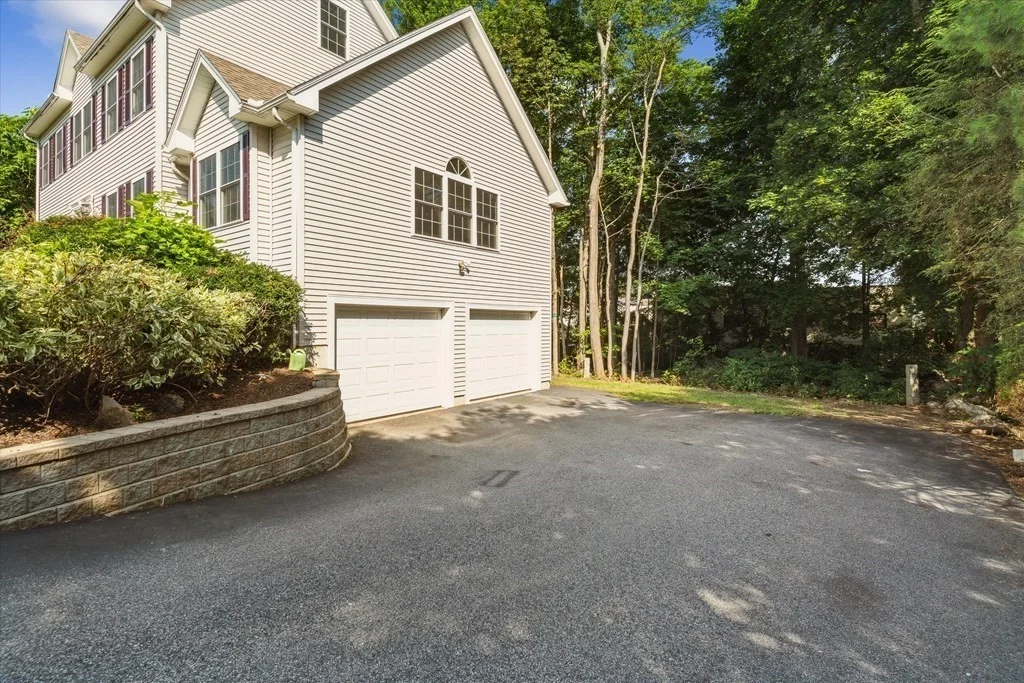 4 bed, 2 bath apartment for rent at 19 Benjamin Ln, Reading — photo 37 of 42