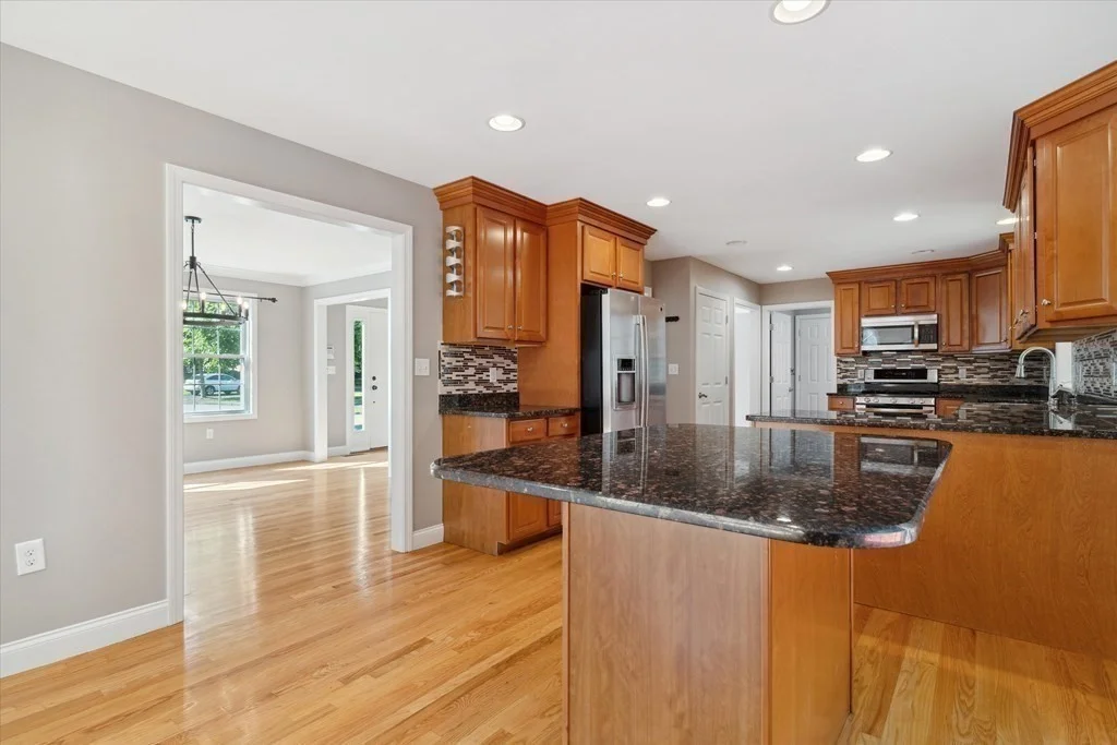 4 bed, 2 bath apartment for rent at 19 Benjamin Ln, Reading — photo 12 of 42