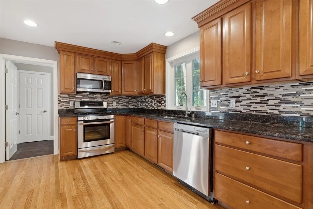 4 bed, 2 bath apartment for rent at 19 Benjamin Ln, Reading — photo 13 of 42