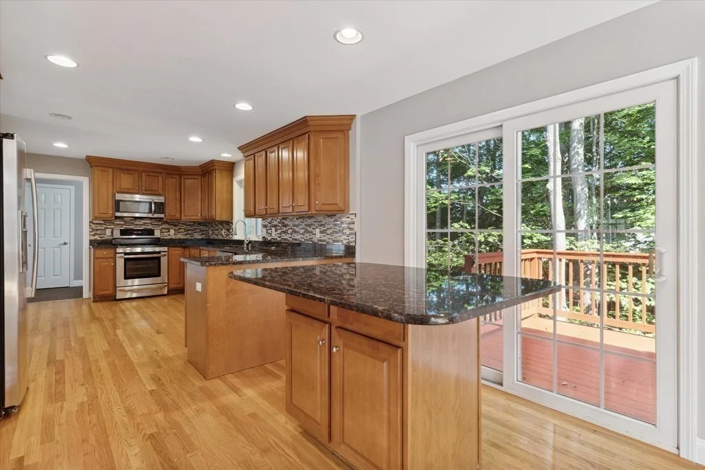 4 bed, 2 bath apartment for rent at 19 Benjamin Ln, Reading — photo 11 of 42