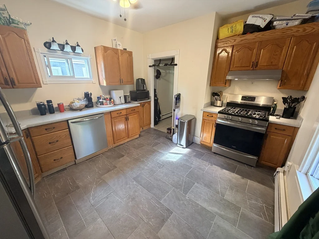 3 bed, 2 bath apartment for rent at 19 Berkeley St Unit 1, Spring Hill