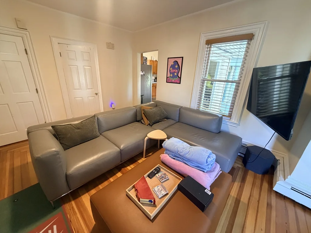 3 bed, 2 bath apartment for rent at 19 Berkeley St Unit 1, Spring Hill — photo 8 of 12