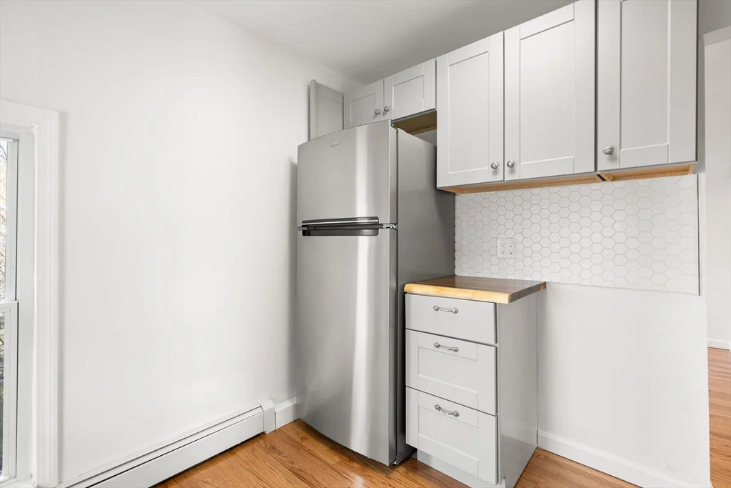 2 bed, 1 bath apartment for rent at 19 Berkley Rd Unit 2, Hull — photo 8 of 20