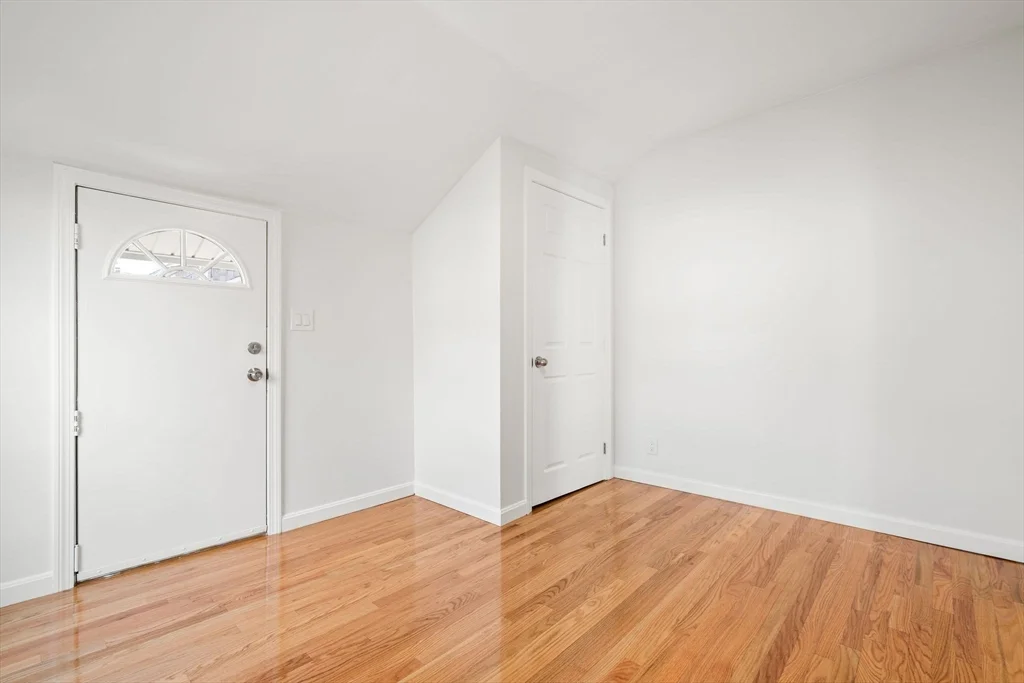 2 bed, 1 bath apartment for rent at 19 Berkley Rd Unit 2, Hull — photo 11 of 20