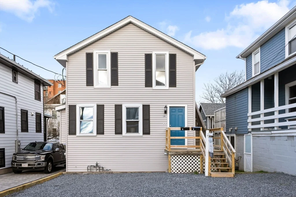 2 bed, 1 bath apartment for rent at 19 Berkley Rd Unit 2, Hull — photo 1 of 20