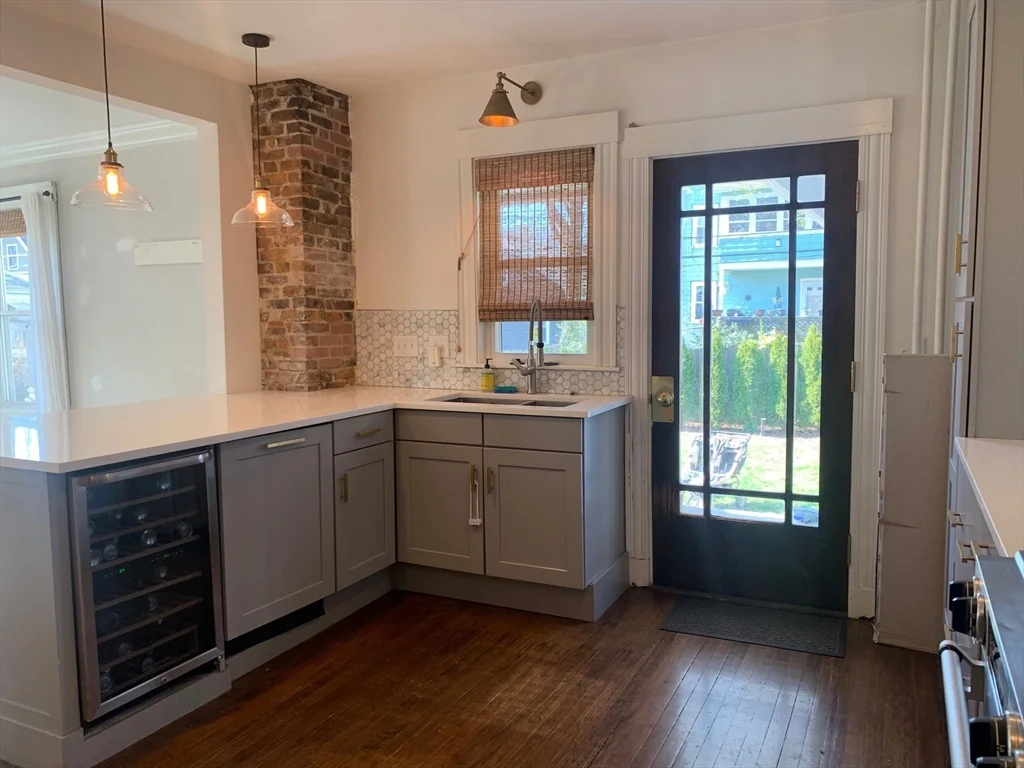 3 bed, 2 bath apartment for rent at 19 Bexley Rd Unit 1, Roslindale — photo 4 of 19