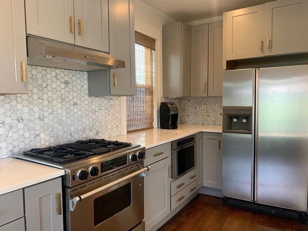 3 bed, 2 bath apartment for rent at 19 Bexley Rd Unit 1, Roslindale — photo 3 of 19
