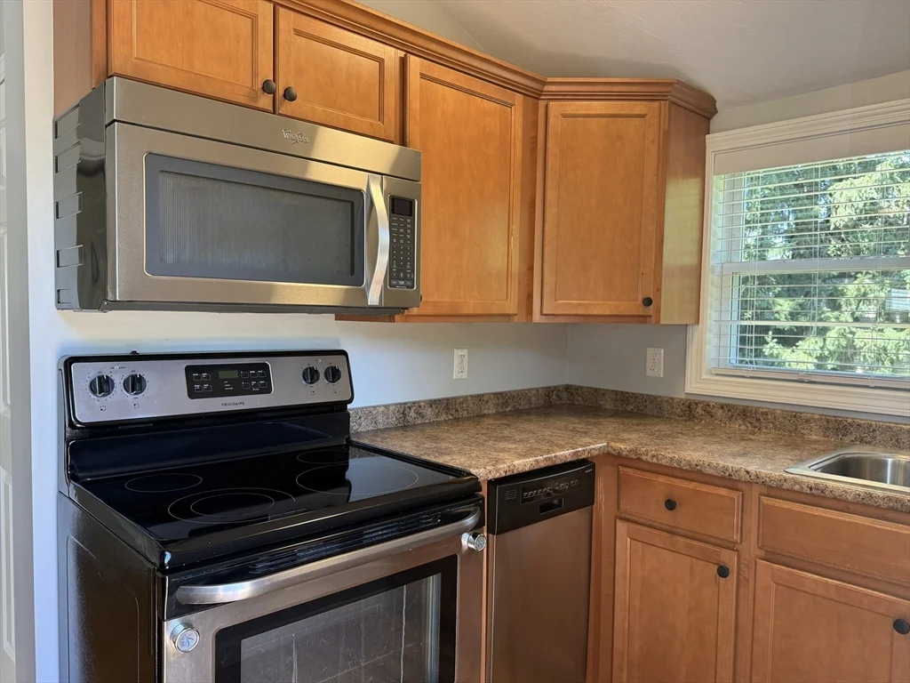 2 bed, 1 bath apartment for rent at 19 Birch Ter Unit 1, Carver — photo 3 of 38