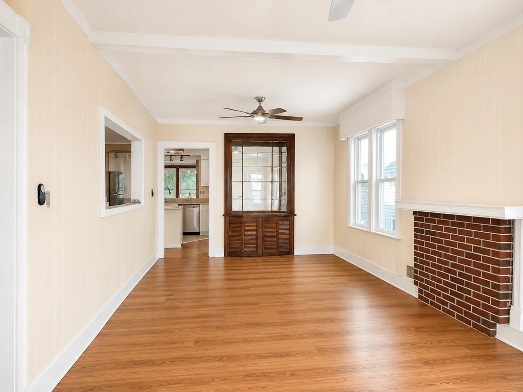 3 bed, 1 bath apartment for rent at 19 Blaine Ave Unit 2, Beverly — photo 7 of 18