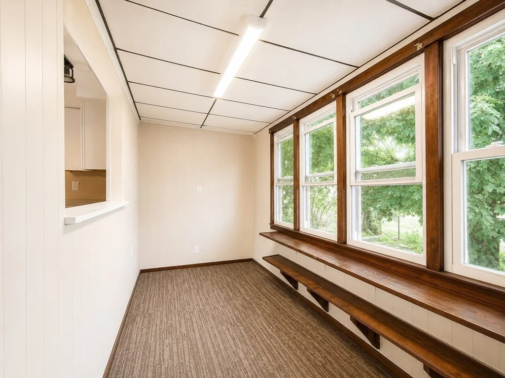 3 bed, 1 bath apartment for rent at 19 Blaine Ave Unit 2, Beverly — photo 5 of 18
