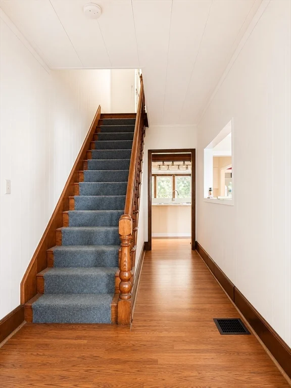 3 bed, 1 bath apartment for rent at 19 Blaine Ave Unit 2, Beverly — photo 10 of 18