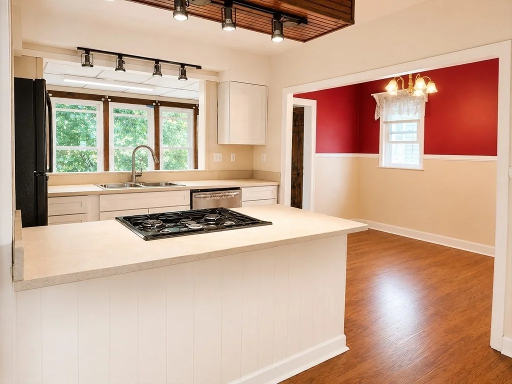 3 bed, 1 bath apartment for rent at 19 Blaine Ave Unit 2, Beverly — photo 1 of 18