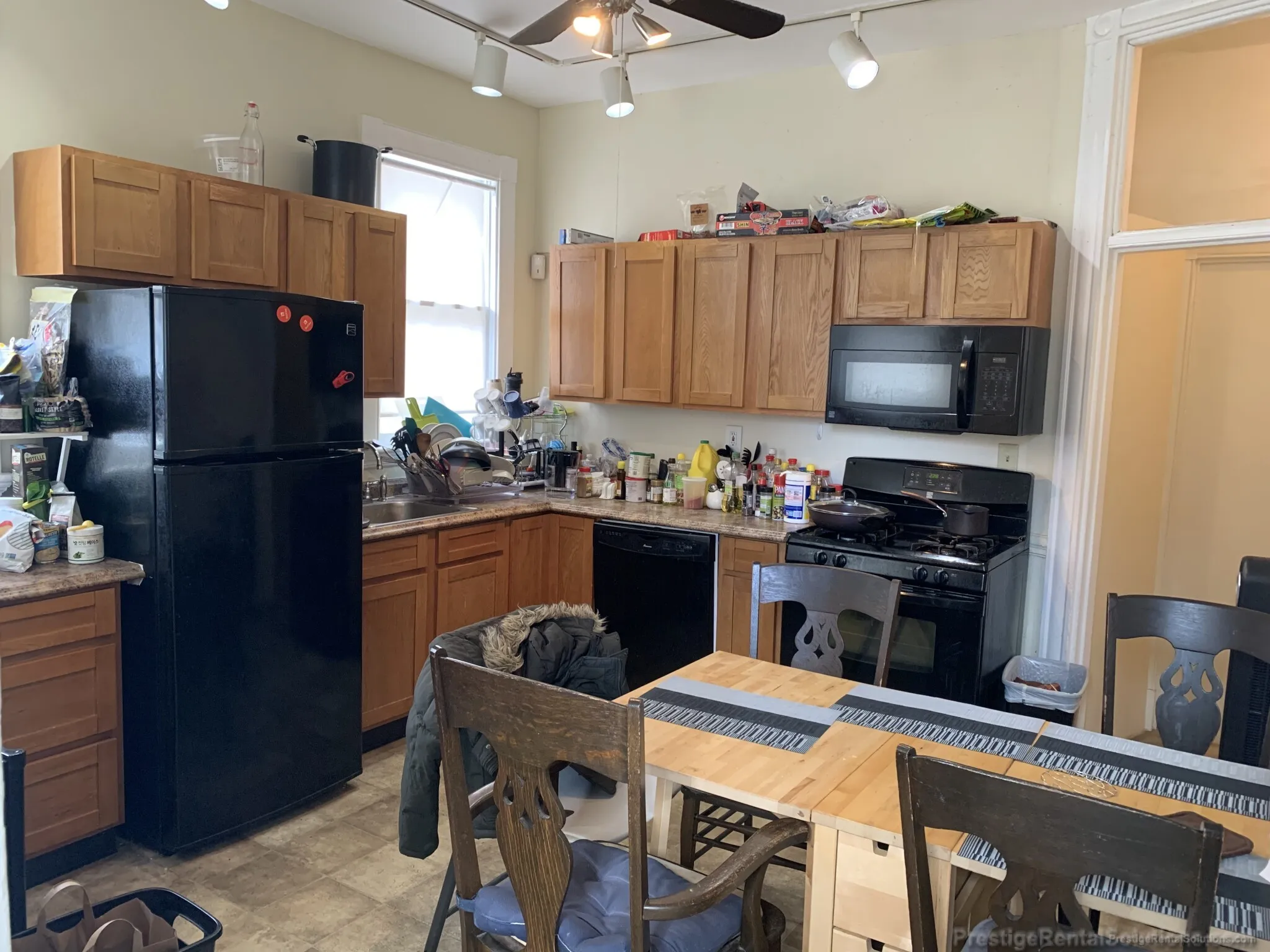 3 bed, 2 bath apartment for rent at 19 Braemore Rd Unit 1, Brighton