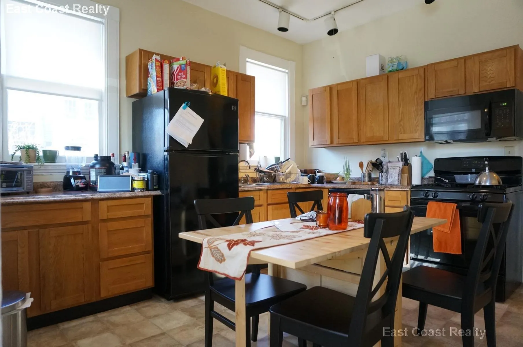 3 bed, 2 bath apartment for rent at 19 Braemore Rd Unit 1, Brighton — photo 4 of 21