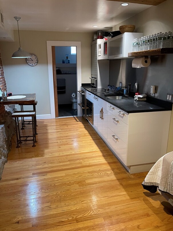 Studio bed, 1 bath apartment for rent at 19 Branch St Unit B, Beacon Hill — photo 12 of 16