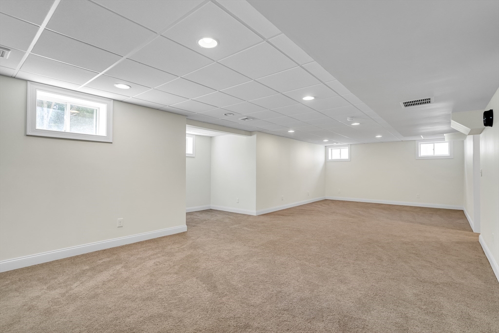 4 bed, 4+ bath apartment for rent at 19 Bryn Mawr Rd, Wellesley — photo 23 of 26