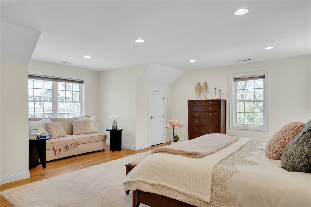 4 bed, 4+ bath apartment for rent at 19 Bryn Mawr Rd, Wellesley — photo 14 of 26