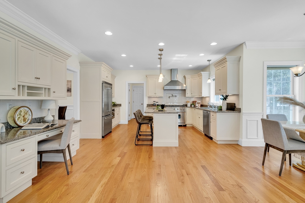 4 bed, 4+ bath apartment for rent at 19 Bryn Mawr Rd, Wellesley — photo 11 of 26