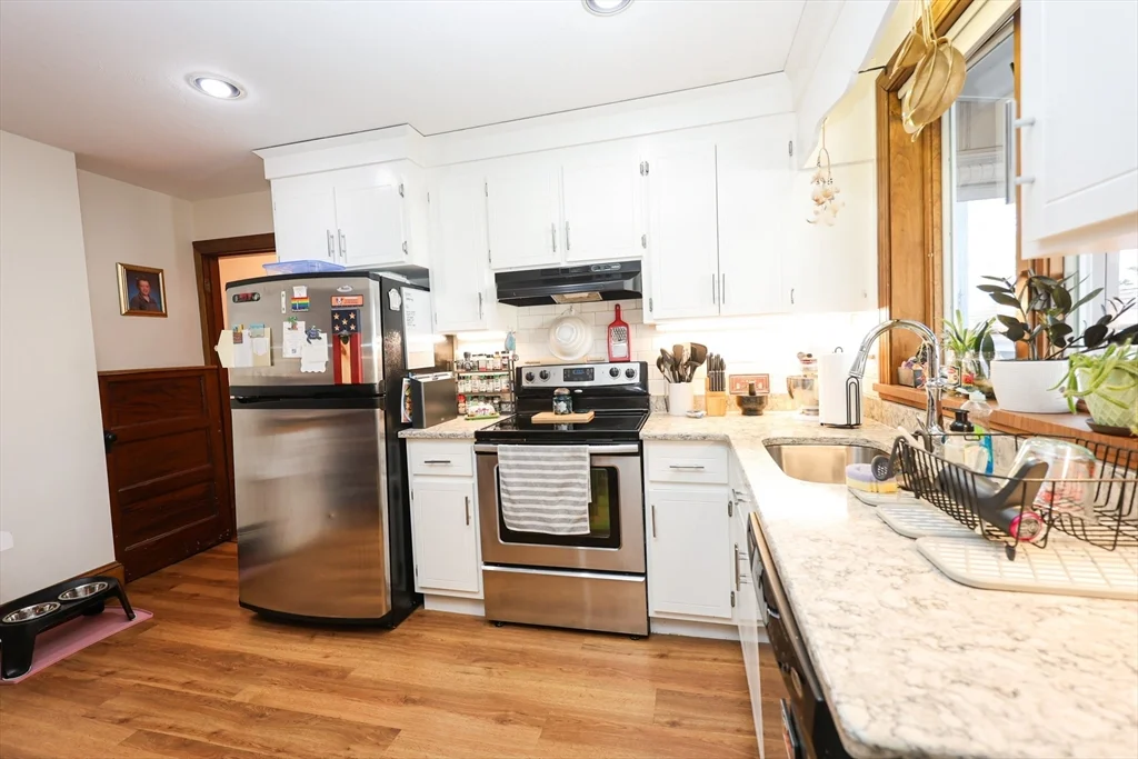 2 bed, 1 bath apartment for rent at 19 Burton Ter Unit 1, Weymouth — photo 2 of 34