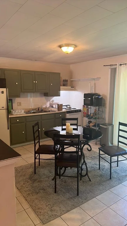 2 bed, 1 bath apartment for rent at 19 C St Unit 4, Westport — photo 5 of 11