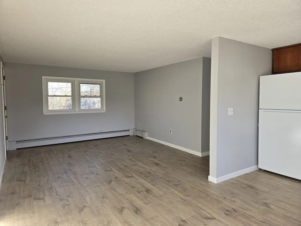 1 bed, 1 bath apartment for rent at 19 Chapman Ave Unit 12, West Brookfield — photo 2 of 8