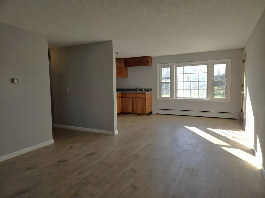 1 bed, 1 bath apartment for rent at 19 Chapman Ave Unit 12, West Brookfield — photo 3 of 8