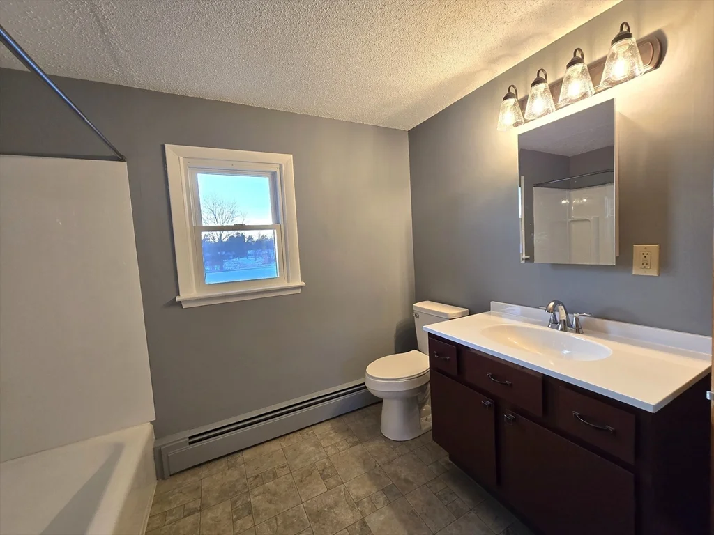 2 bed, 1 bath apartment for rent at 19 Chapman Ave Unit 14, West Brookfield — photo 7 of 10