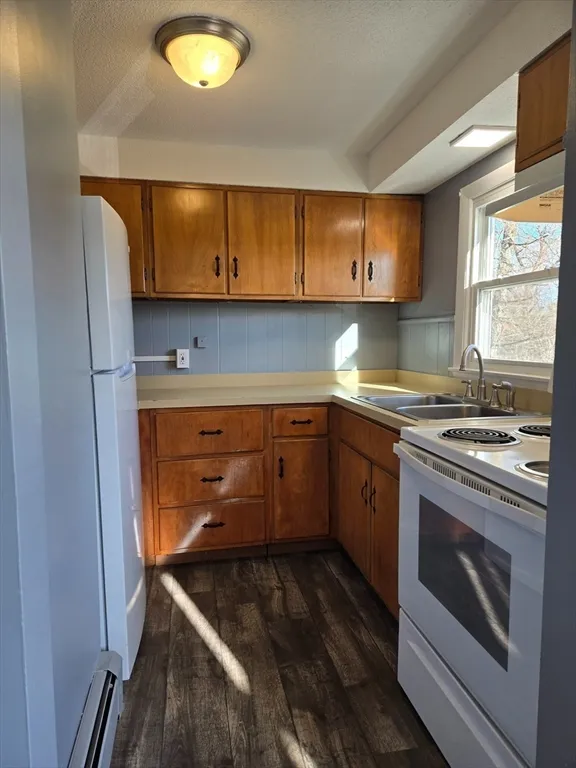 2 bed, 1 bath apartment for rent at 19 Chapman Ave Unit 8, West Brookfield — photo 2 of 9