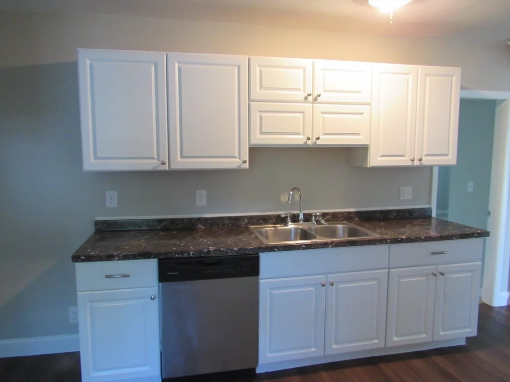 4 bed, 2 bath apartment for rent at 19 Chapman St Unit 2nd Floor, Dracut — photo 8 of 36