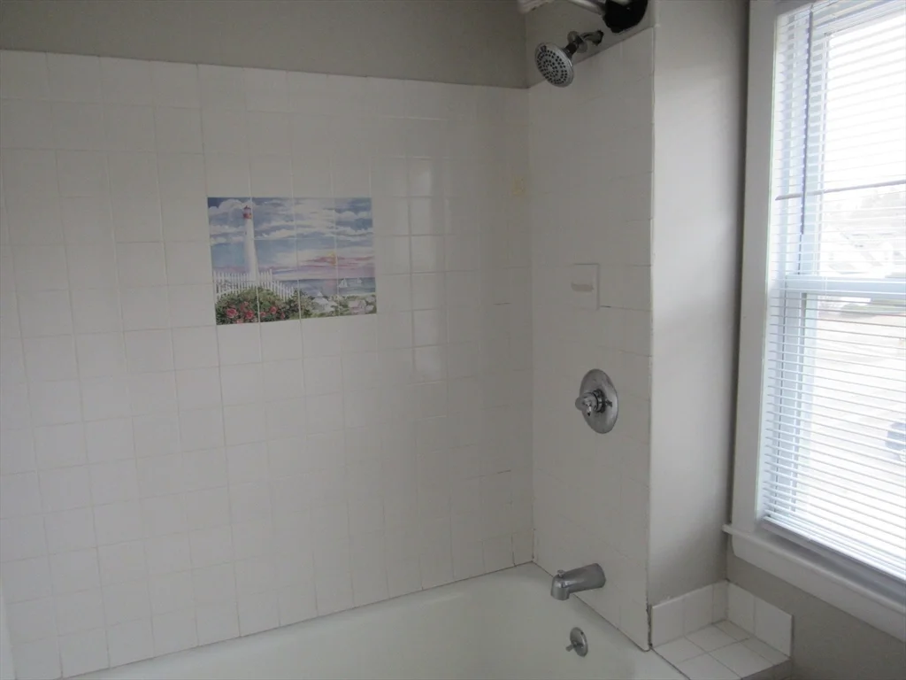4 bed, 2 bath apartment for rent at 19 Chapman St Unit 2nd Floor, Dracut — photo 29 of 36