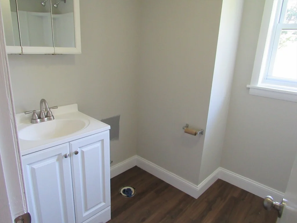 4 bed, 2 bath apartment for rent at 19 Chapman St Unit 2nd Floor, Dracut — photo 3 of 36